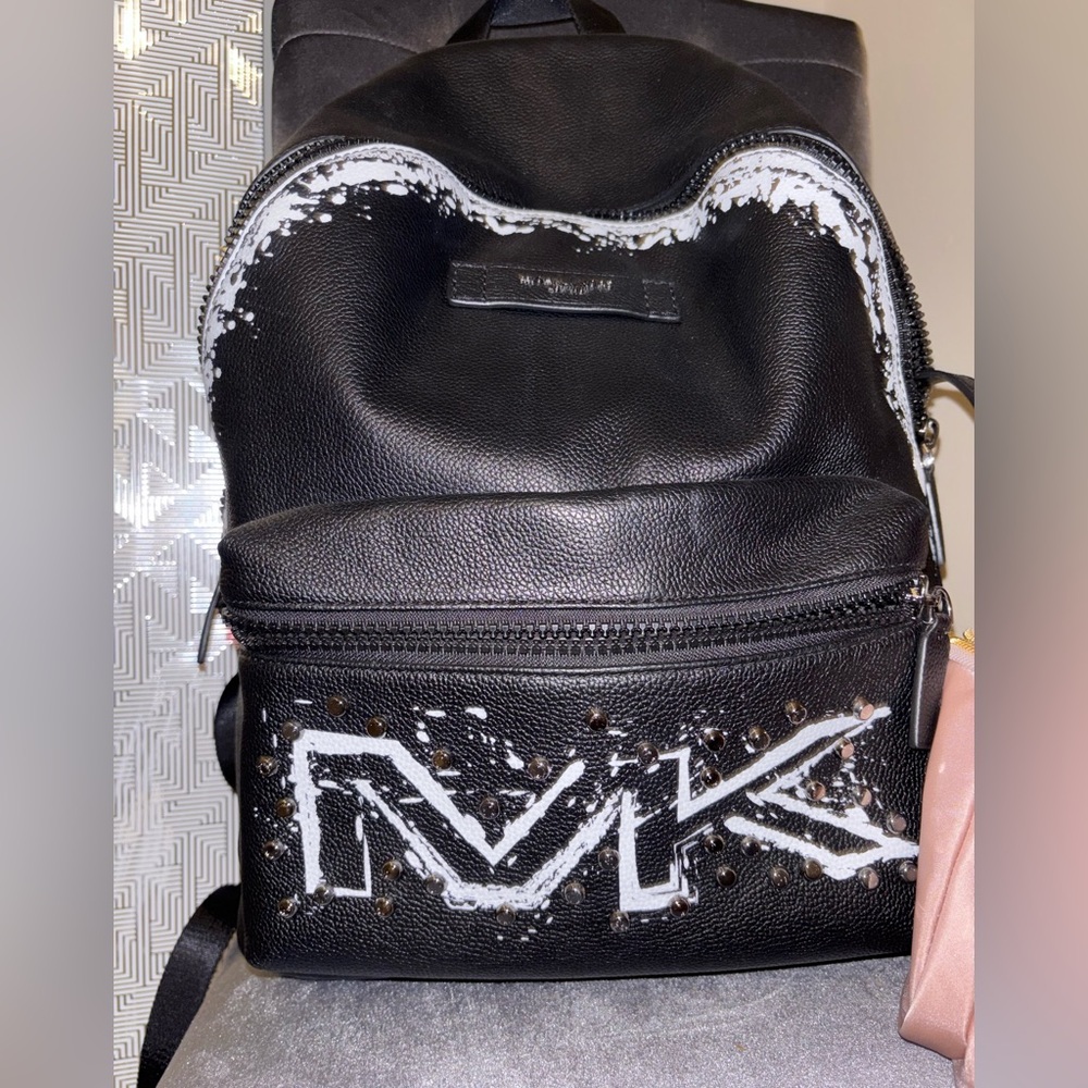 Huge Michael kors backpack. Black and white effects-